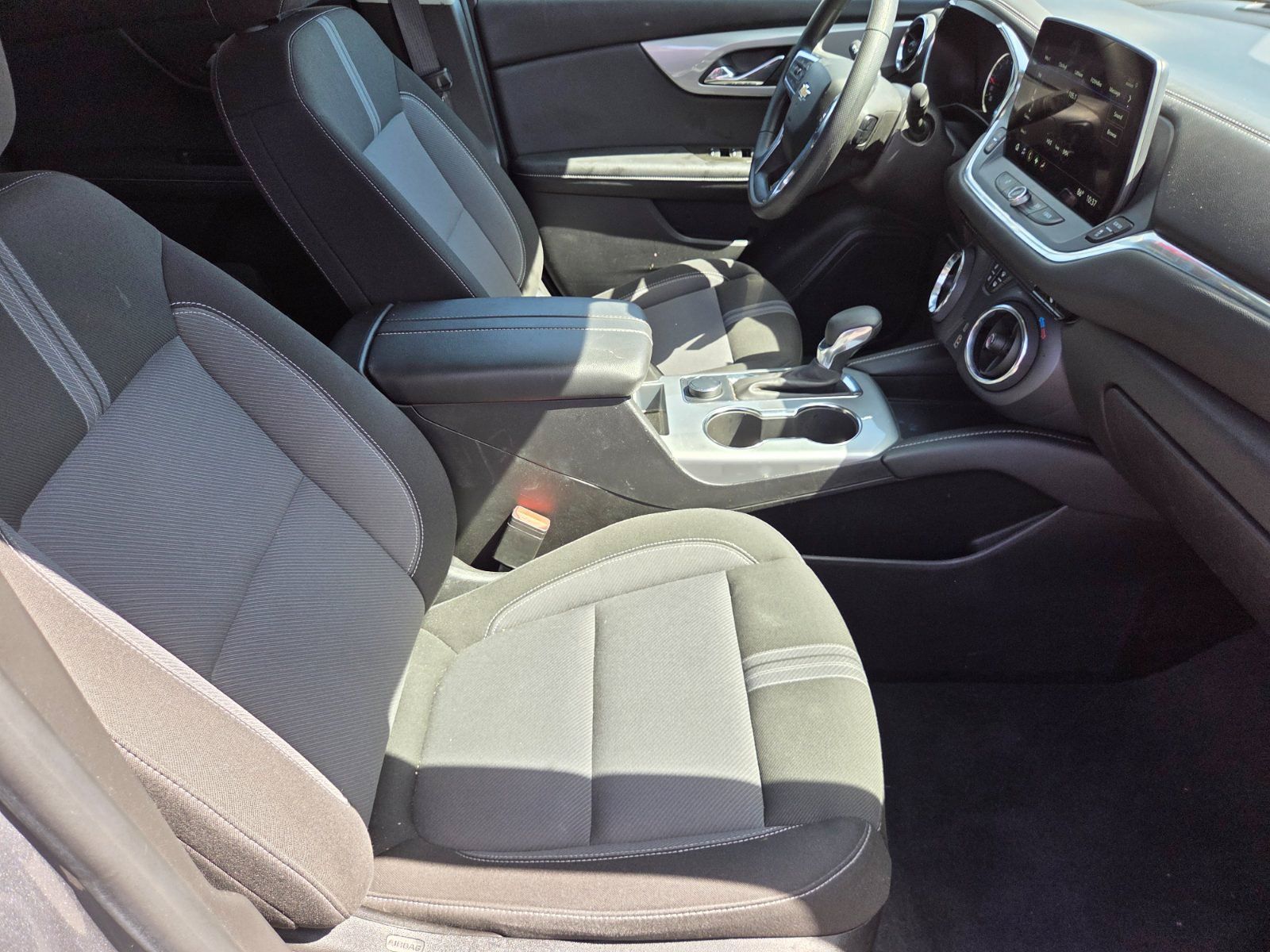 Used 2025 Chevrolet Blazer LT FWD image 13
