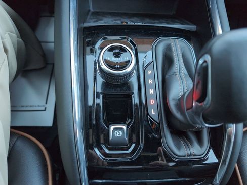 Used 2023 GMC Canyon AT4 w/ AT4 Premium Package image 27