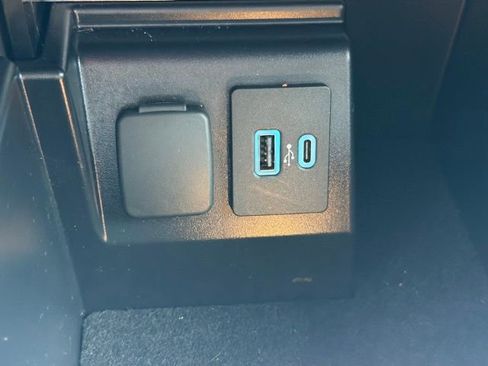 Used 2022 Ford Explorer King Ranch RWD image 28