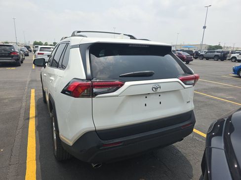 Used 2020 Toyota RAV4 XLE w/ Carpet Mat Package FWD image 7