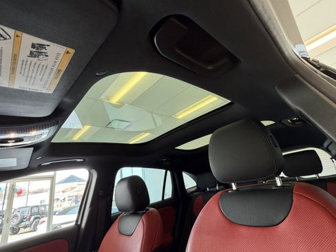 Used 2022 Mercedes-Benz GLA 35 AMG 4MATIC w/ AMG Aerodynamic Package image 39