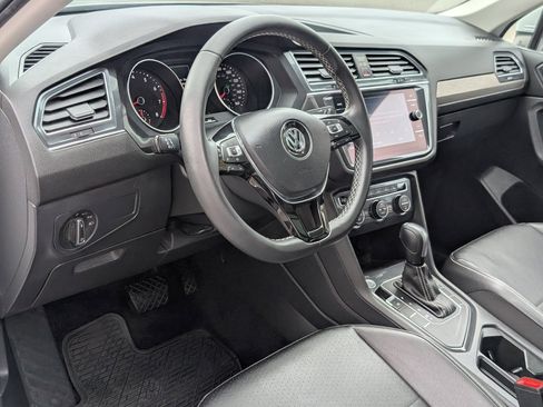 Used 2021 Volkswagen Tiguan SE w/ Panoramic Sunroof Package FWD image 15