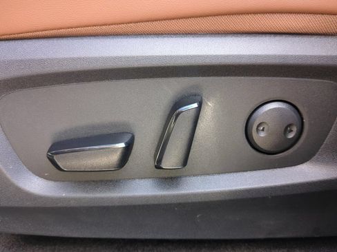 New 2026 Nissan Pathfinder Platinum w/ Accent Package FWD image 16