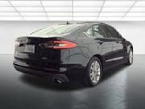 Used 2020 Ford Fusion SE image 11