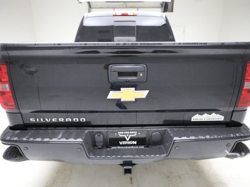 Used 2015 Chevrolet Silverado 1500 High Country w/ High Country Premium Package image 3