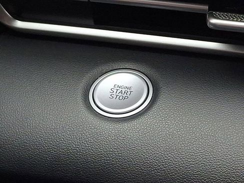 Used 2022 Hyundai Elantra SEL w/ Convenience Package image 24