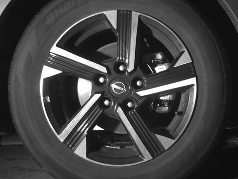 Used 2025 Nissan Sentra SV FWD image 13