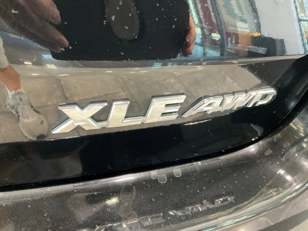 Used 2016 Toyota Highlander XLE AWD/4WD image 26