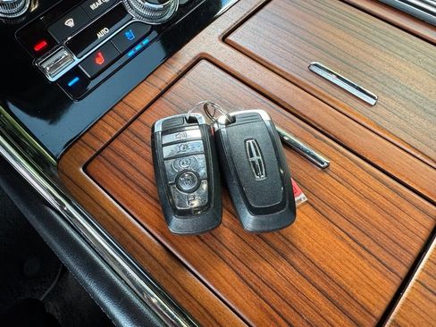 Used 2020 Lincoln Navigator L Reserve w/ Equipment Group 201A Reserve AWD/4WD image 23