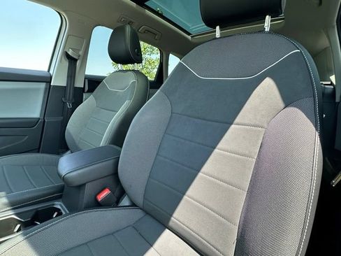Certified 2023 Volkswagen Taos SE w/ Panoramic Sunroof Package AWD/4WD image 27