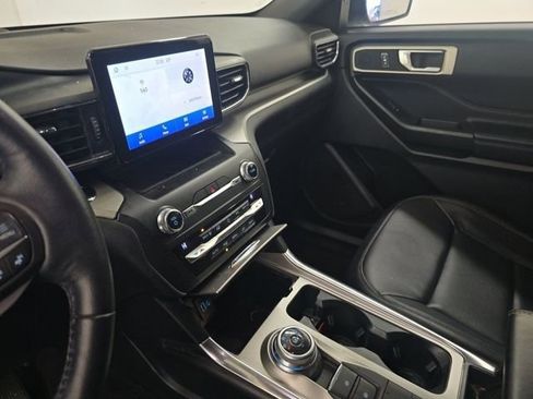 Used 2020 Ford Explorer XLT w/ Equipment Group 202A image 7