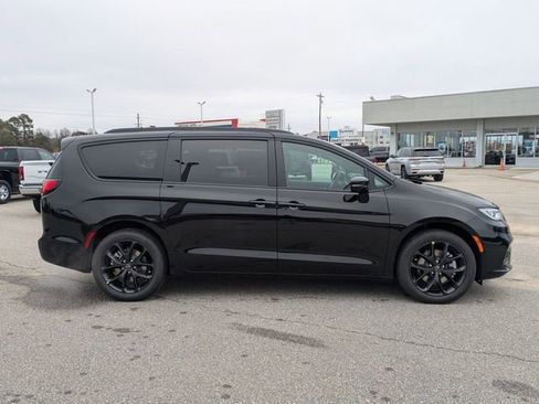 New 2026 Chrysler Pacifica Select w/ S Appearance Package AWD/4WD image 2