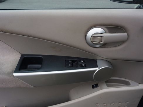 Used 2004 Nissan Quest S w/ (SEA) Seat Pkg image 3