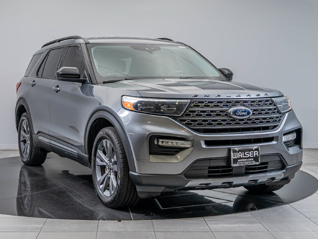 Used 2022 Ford Explorer XLT w/ Equipment Group 202A AWD/4WD image 12