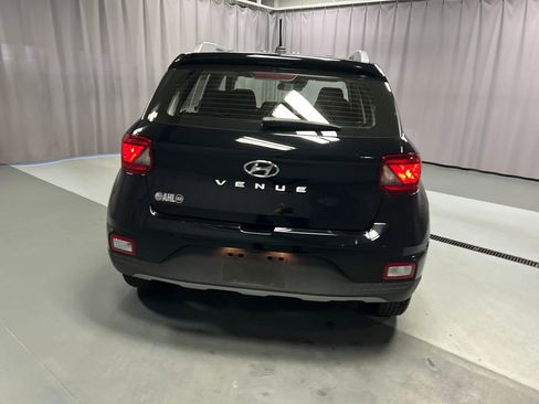 Used 2025 Hyundai Venue SEL FWD image 6