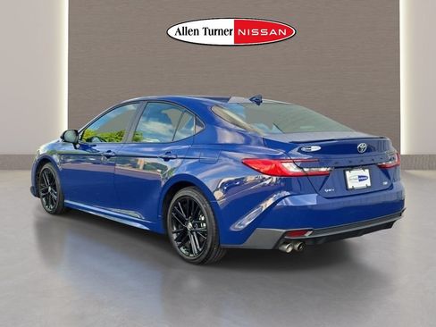 Used 2026 Toyota Camry SE FWD image 8