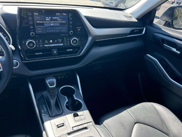 Used 2021 Toyota Highlander XLE FWD image 15