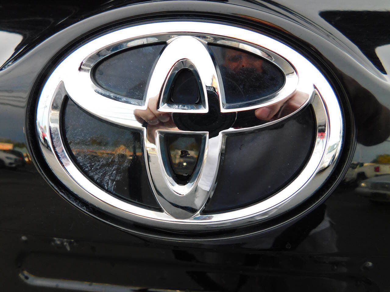 Used 2013 Toyota RAV4 XLE AWD/4WD image 11