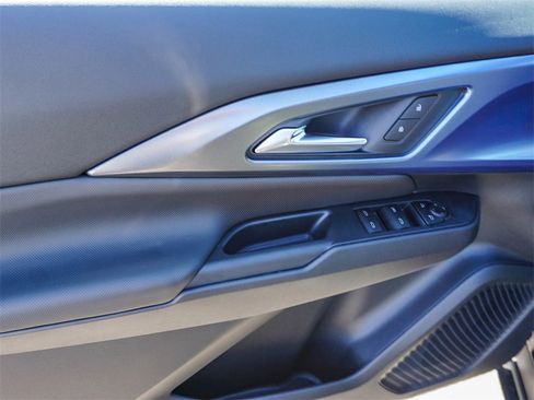 New 2026 Chevrolet Equinox EV LT image 18