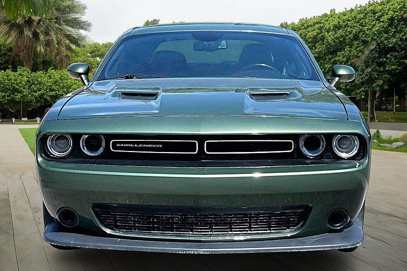 Used 2019 Dodge Challenger SXT AWD/4WD image 2