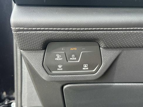 Used 2024 Volkswagen Atlas Cross Sport SE image 20