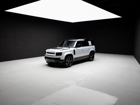 Used 2023 Land Rover Defender 110 AWD/4WD image 88