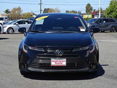 Used 2025 Toyota Corolla LE FWD image 3