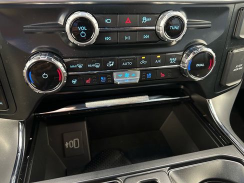 Used 2025 Ford F150 Lariat w/ Equipment Group 501A Mid AWD/4WD image 39