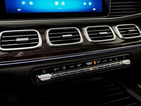 Used 2025 Mercedes-Benz GLE 450e 4MATIC image 27