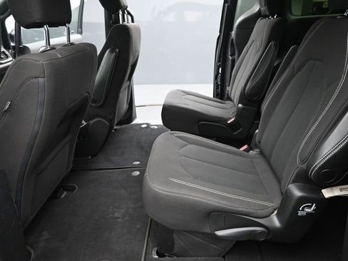 Used 2021 Chrysler Pacifica Touring w/ Cold Weather Group image 13