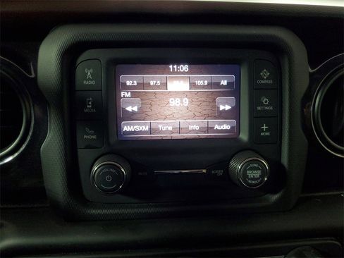 Used 2020 Jeep Gladiator Sport image 16