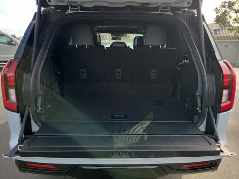 New 2026 Ford Expedition Platinum image 21