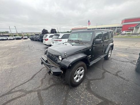 Used 2015 Jeep Wrangler Unlimited Sahara w/ Connectivity Group AWD/4WD image 15