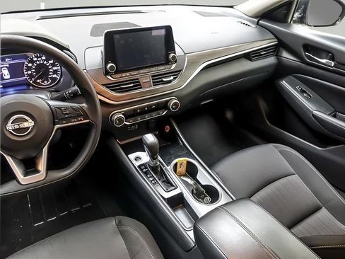 Used 2024 Nissan Altima 2.5 SV image 13