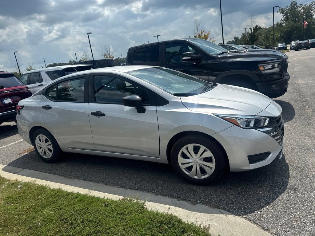 Used 2024 Nissan Versa S FWD image 4