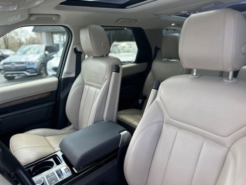 Used 2020 Land Rover Discovery HSE image 22