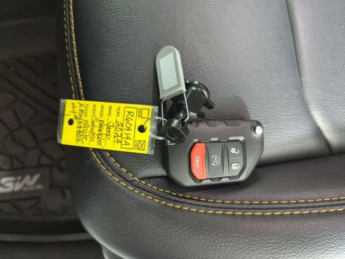 Used 2024 Jeep Wrangler Sahara image 22