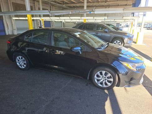Used 2024 Toyota Corolla LE image 2