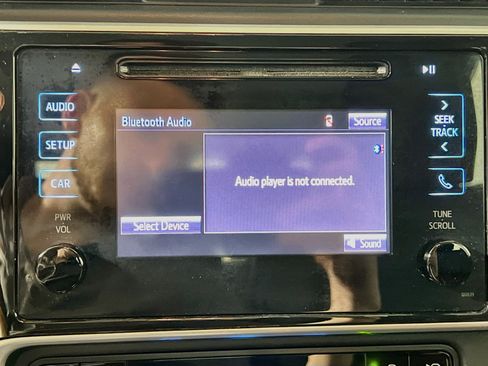 Used 2018 Toyota Corolla SE FWD image 27