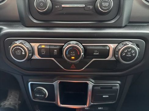 Used 2021 Jeep Gladiator Sport AWD/4WD image 22