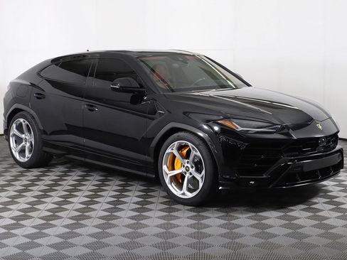 Used 2022 Lamborghini Urus image 2