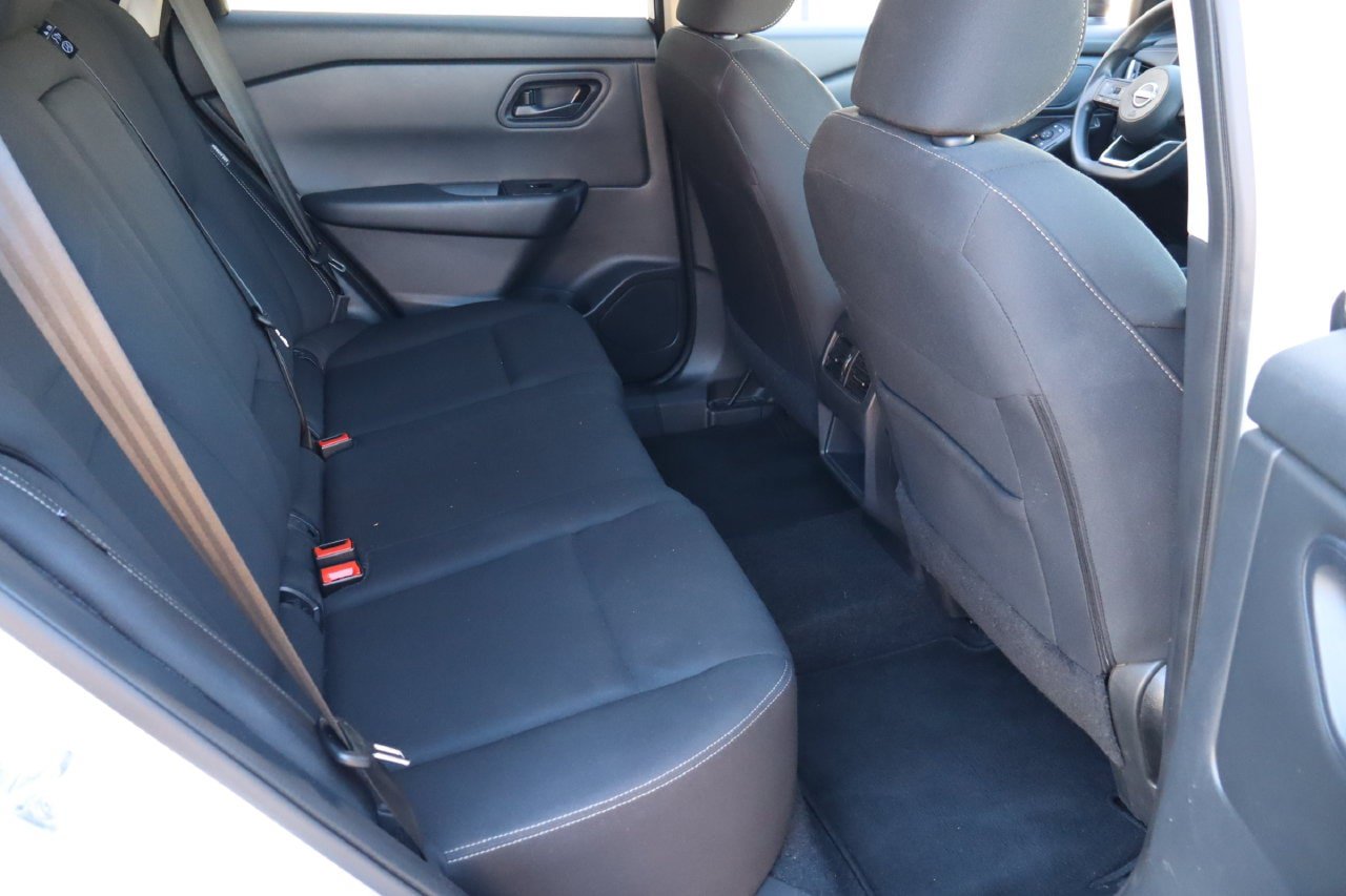 Used 2024 Nissan Rogue S FWD image 16