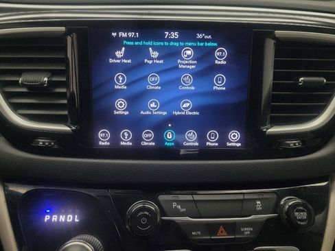 Used 2018 Chrysler Pacifica Touring-L image 25