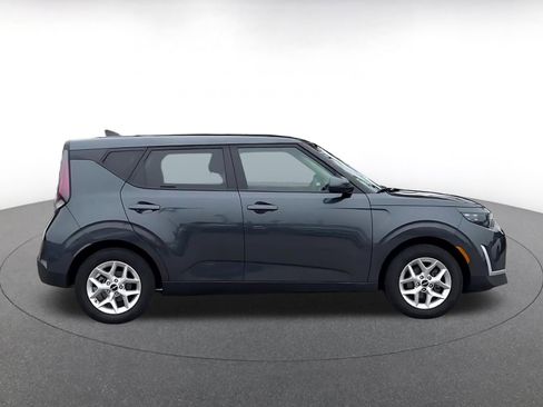 Used 2025 Kia Soul LX w/ LX Technology Package FWD image 16
