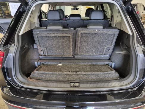 Used 2020 Volkswagen Tiguan SEL FWD image 18