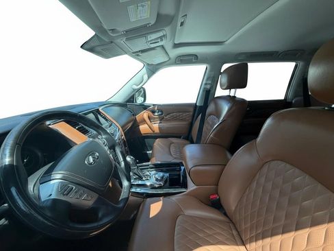 Used 2018 INFINITI QX80 4WD w/ Deluxe Technology Package image 3