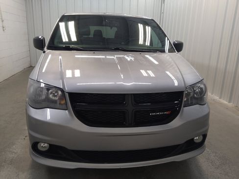 Used 2018 Dodge Grand Caravan SE FWD image 14