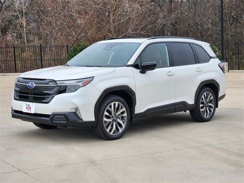 Used 2025 Subaru Forester Touring image 3