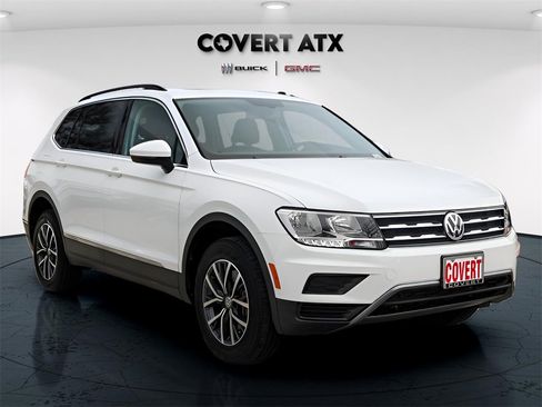 Used 2020 Volkswagen Tiguan SE w/ Panoramic Sunroof Package image 9