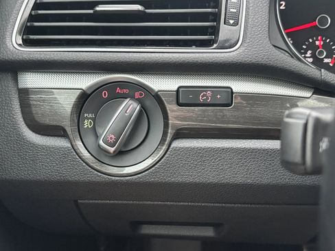 Used 2017 Volkswagen Passat 1.8T SEL Premium image 17